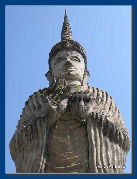 Sala Kaew Ku statues 20031224-01